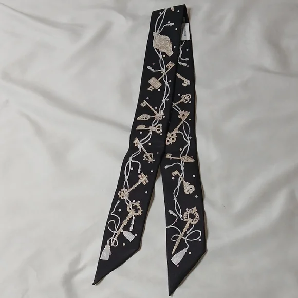 Hermes "Les Clés A Pois" Black Silk Twilly - Picture 3 of 5